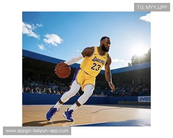 詹姆斯职业生涯首次以替补身份参与全明星正赛 詹姆斯职业生涯首次以替补身份参与全明星正赛